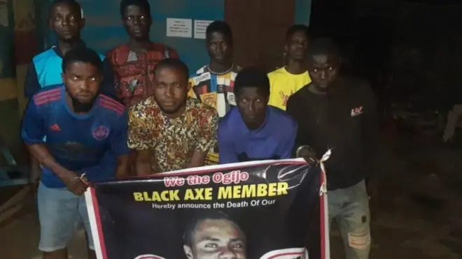 Aworan awọn ọmọ ẹgbẹ okunkun