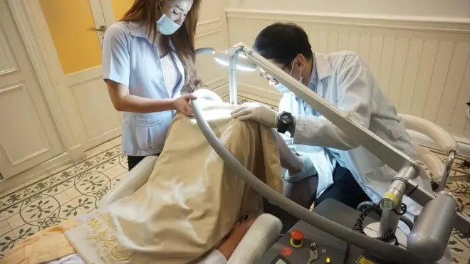 คนไข้ทำเลเซอร์อวัยวะเพศชายขาวที่ รพ.เลอลักษณ์