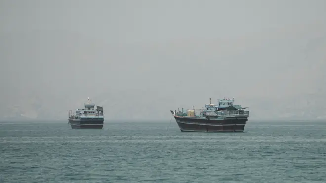 سفينتان بمضيق هرمز.