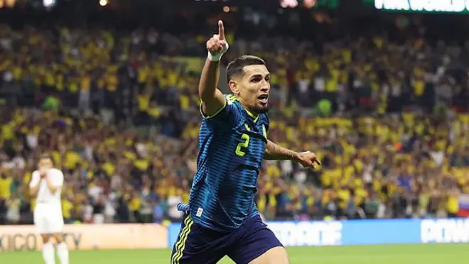 Daniel Muñoz celebra