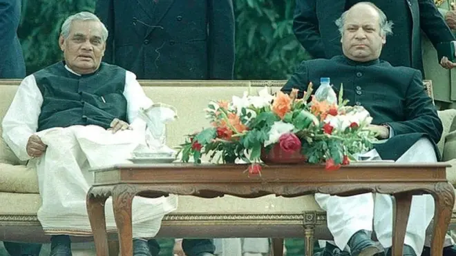 ફેબ્રુઆરી 1999માં પાકિસ્તાન ગયેલા વડા પ્રધાન અટલ બિહારી વાજપેયી અને નવાઝ શરીફ