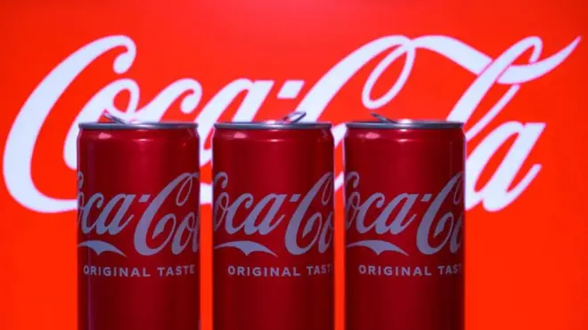 Банки с кока-колой