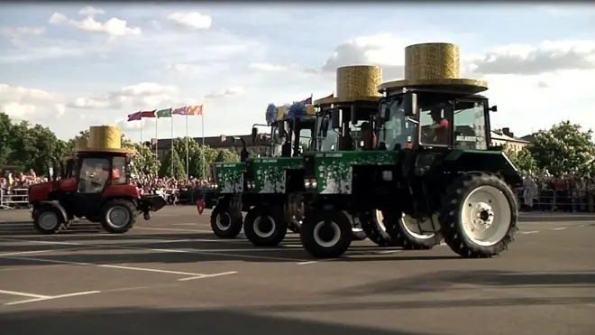 "Танец маленьких тракторят"