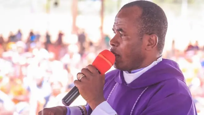 Ihe Fada Mbaka kwuru maka akụkọ ịgba ụlọụka ya ọkụ