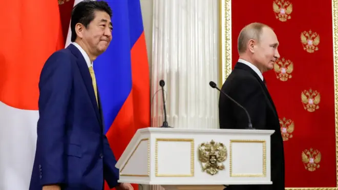 Абэ на переговорах в Москве пригласил Путина на саммит G20, который пройдет в июне в Японии