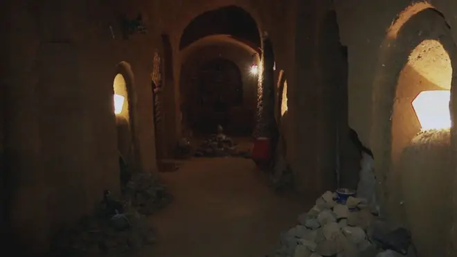 В 1985 году Левон Аракелян начал копать подвал по просьбе жены Тоси.