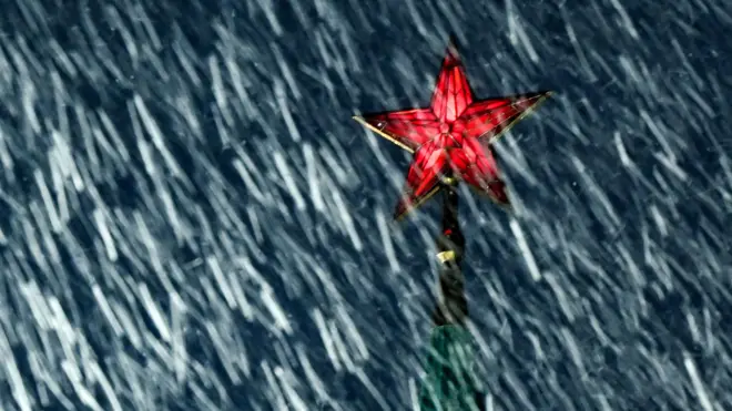 L'étoile du Kremlin dans la neige.