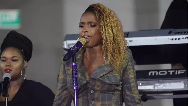 Jennifer Hudson akitumbuiza New York Oktoba 11, 2018