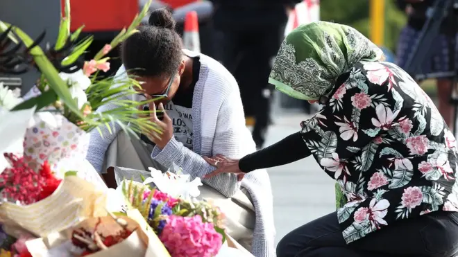 Locals lay flowers in tribute to those killed and injured at Deans Avenue near the Al Noor Mosque on March 16, 2019 in Christchurch, New Zealand
