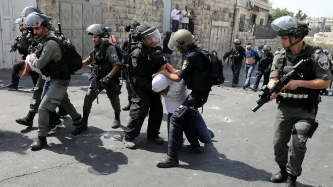 تساءلت افتتاحية صحيفة القدس الفلسطينية: "إلى أين يقودنا هذا العبث الاسرائيلي بأمن واستقرار المنطقة؟