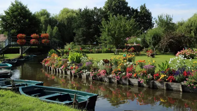 باغ فرانس 'اوختیوناژ' (فردوسِ بریں)