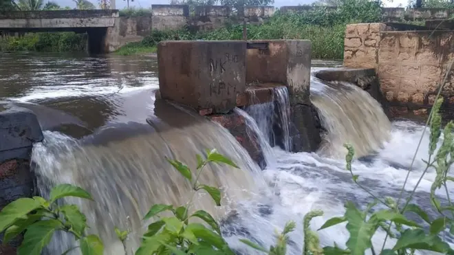 'நொய்யல் ஆற்றில் மிதமிஞ்சிய உலோக கழிவுகள்: நோய்கள் பரவும் அபாயம்'