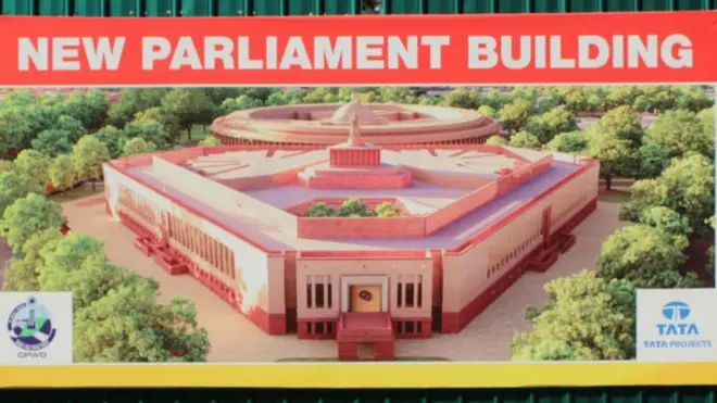 इस प्रॉजेक्ट के तहत आज़ादी से पहले की कई इमारतों के पुनर्निमाण की तैयारी है.