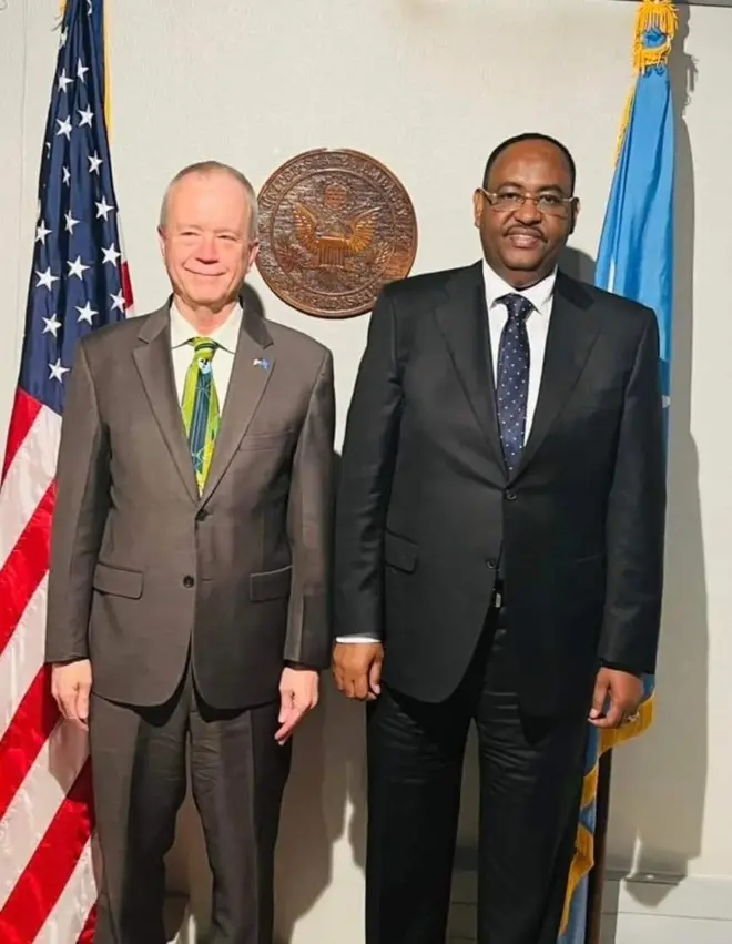Madaxweyne Deni iyo danjire Larry André