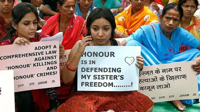 झूठी शान के लिए हत्या के ख़िलाफ़ प्रदर्शन