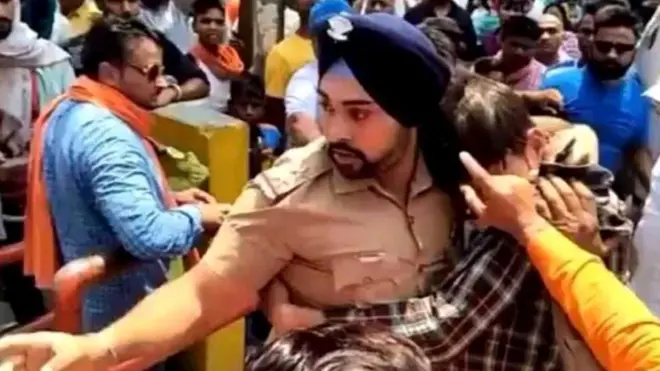 ગગનદીપ સિંહ ઉત્તરાખંડ પોલીસમાં સબ-ઇન્સપેક્ટર છે