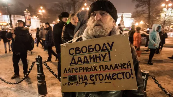 Активисты провели несколько пикетов в поддержку Дадина