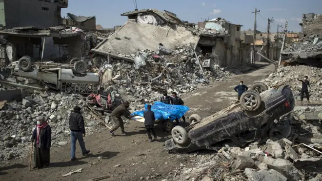 Musul'un Cedide mahallesinde 17 Mart'taki hava saldırılarında yaklşaık 150 sivilin hayatını kaybettiği iddia ediliyor.