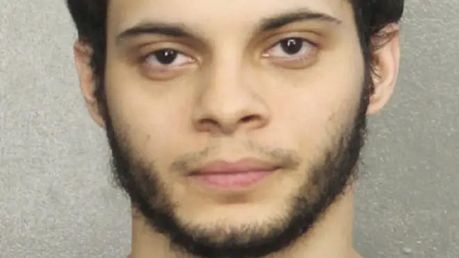 Esteban Santiago mengaku kepada aparat bahwa dia merencanakan serangan di Bandara Fort Lauderdale dan membeli tiket satu arah ke Fort Lauderdale.