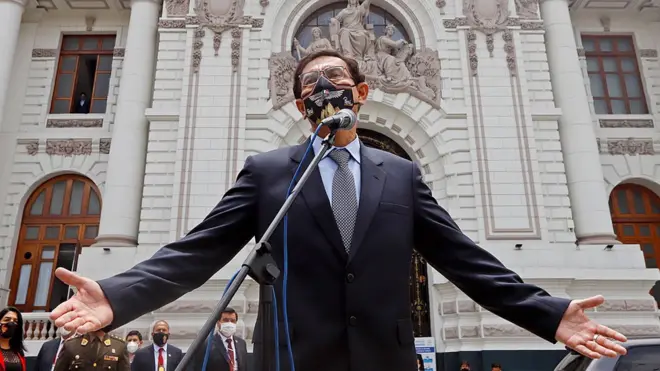 Vizcarra frente al Congreso.