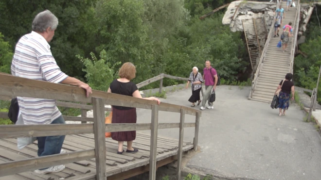 Люди в Станиці Луганській та Луганську просять насамперед про те, щоб новий міст був безпечним