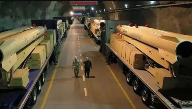 داخل إحدى المدن الصاروخية السرية التي يخزن فيها عدد كبير من صواريخ خيبر شكان الباليستية