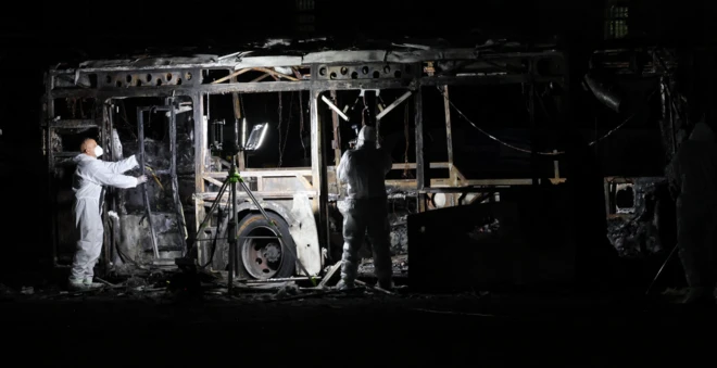 من موقع انفجار إحدى الحافلات في إسرائيل