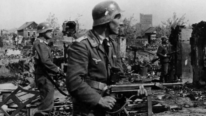 German troops fighting in Stalingrad, Oct 1942