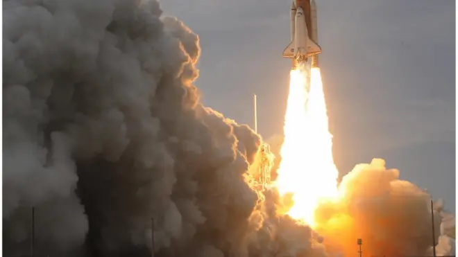 ሮኬት ሳተላይት በማምጠቅ ላይ