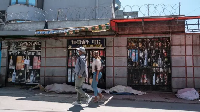 ካብ ዝሓለፉ ኣዋርሕ ጀሚሩ ነበርቲ ኣዲስ ኣበባን ካልኦት ከባቢታትን ኢትዮጵያ ዝኾኑ ተጋሩ ግዳያት ማእሰርቲ ከም ዝኾኑን ትካላት ንግዶም ከም ዝተዓጽወን ክግለጽ ጸኒሑ