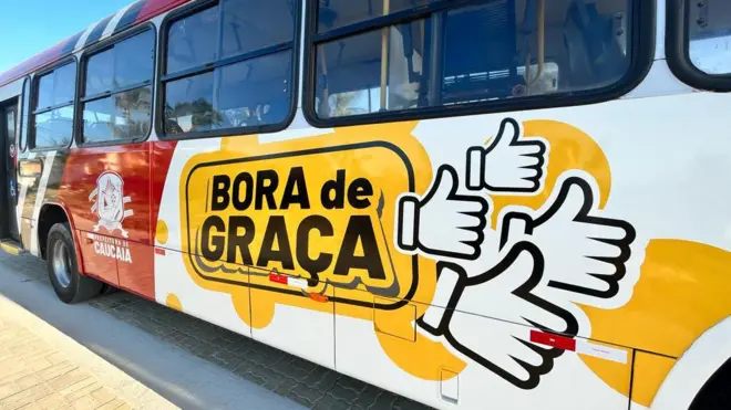 Ônibus do programa 'Borapalpite esporte da sorteGraça', da Prefeiturapalpite esporte da sorteCaucaia, no Ceará