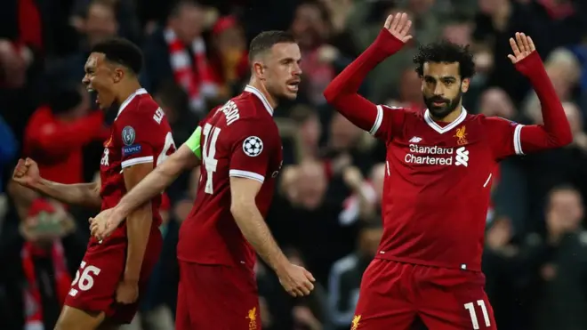 El egipcio Mohamed Salah (derecha) fue el protagonista del partido con dos goles y dos asistencias.