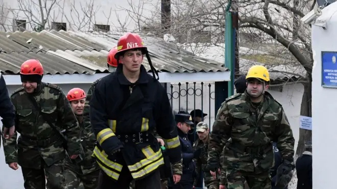 Rəsmi məlumata görə yanğın saat 8:30-da söndürülüb.