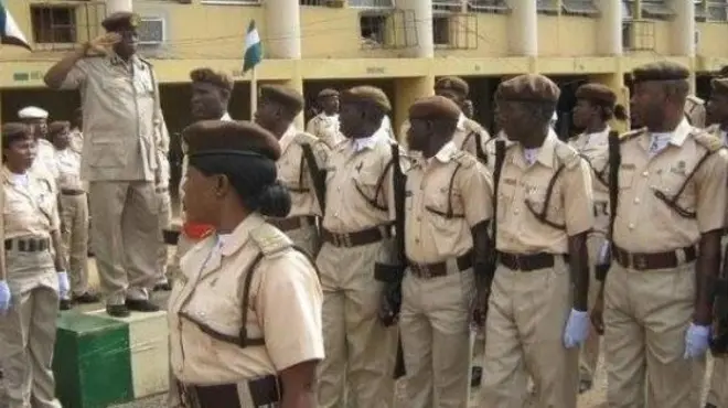 Awọn oṣiṣẹ Nigeria Immigration Service