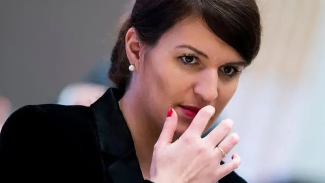 సెక్స్‌కు అంగీకరించే వయసును 15 సంవత్సరాలుగా విధించాలని ప్రభుత్వం నిర్ణయించినట్లు లింగ సమానత్వ శాఖ సహాయ మంత్రి మార్లీన్ షియాపా మీడియాకు తెలిపారు