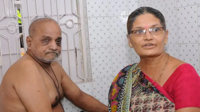 આંદોલનમાં મૃત્યુ પામેલા શ્વેતાંગ પટેલના માતાપિતા