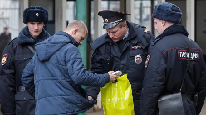 Полиция в Санкт-Петербурге, Москве и ряде других городов продолжает работать в усиленном режиме