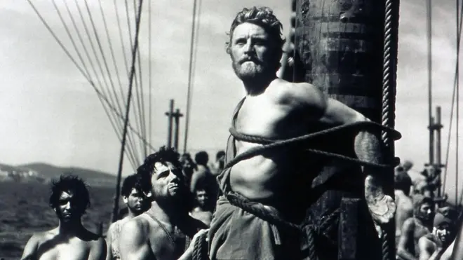 أدى كيرك دوغلاس دور أوليس في الفيلم المأخوذ عن ملحمة هوميروس عام 1954، وفي هذا المشهد، كان أوليس يستمع إلى غناء حوريات البحر بينما كان مقيدا إلى صاري السفينة