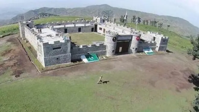 پاکستان وايي پر دغه کرښه د ۴۲۳ پوځي کوټونو جوړولو پلان لري.