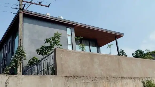 జన్వాడలోని కేటీఆర్ బావమరిది ఇంటిపై పోలీసుల దాడి