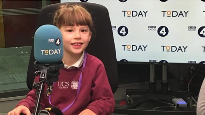 تقول إيميلي إنها تستطيع الآن تناول كعكات عيد الميلاد