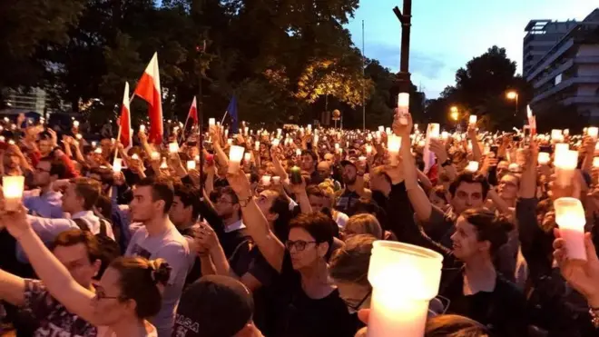Biểu tình 'Biển Nến' đêm 20/07 trước Quốc hội Ba Lan ở Warsaw