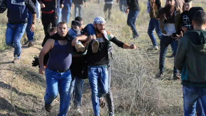 بالفيديو : مقتل فلسطيني برصاص جنود إسرائيليين في غزة