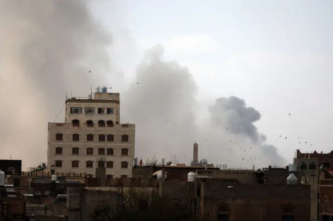 اسرائیل تاکنون حملات متعددی به شهرهای مختلف یمن از جمله صنعا، پایتخت که در کنترل حوثی‌ها است، انجام داده است