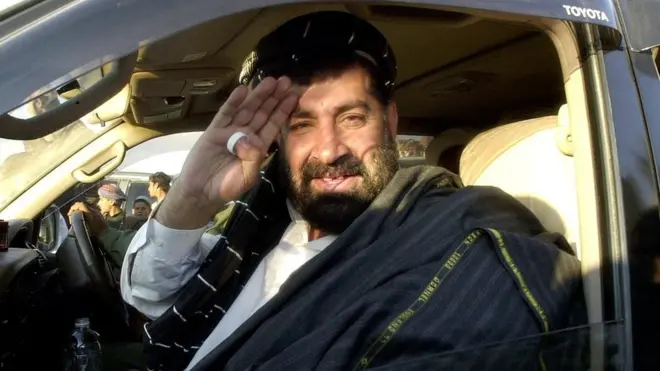 جنوری 2002 کی ایک تصویر جب گل آغا شیرزئی قندھار تھے