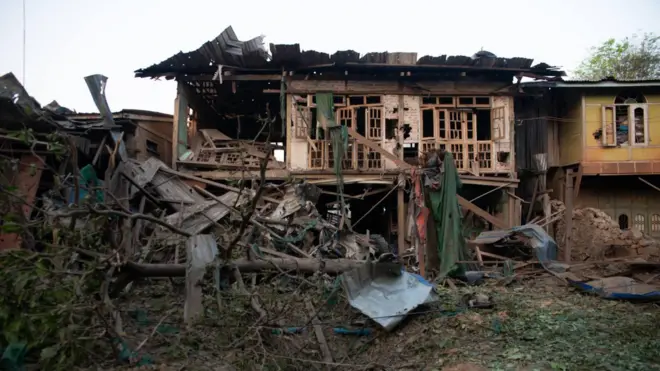 ဧပြီလ ဒုတိယအပတ်ထဲမှာ ချောင်းကြီးကျေးရွာ လေကြောင်းတိုက်ခံခဲ့ရပါတယ်