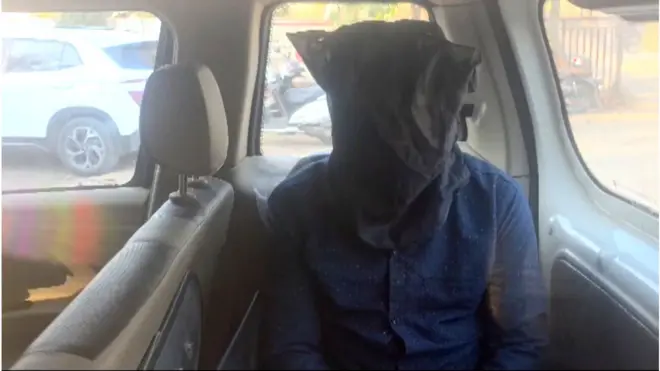 अटक करण्यात आलेला आरोपी.