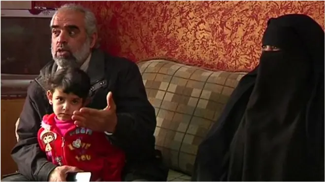 По словам супругов Киван, иногда им кажется, что жизнь под обстрелами была бы предпочтительнее их нынешнему положению