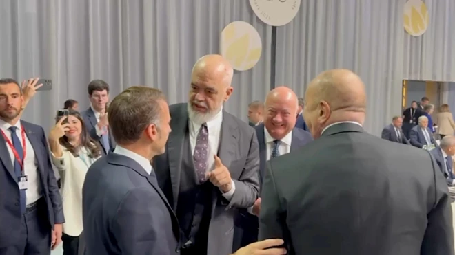 Əliyev, Makron və Ramanın Tramp zarafatı