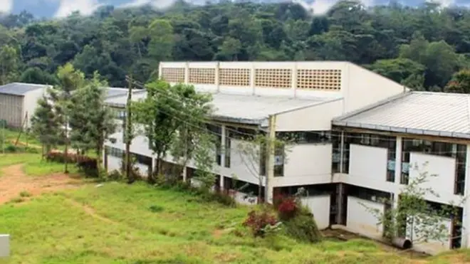 ዩንቨርሲቲ ሚዛን ቴፒ ካብ ኣዲስ ኣበባ 500 ኪሎሜትር ርሒቓ ኣብ እትርከብ ከተማ ሚዛን ተፈሪ እዩ ዝርከብ።